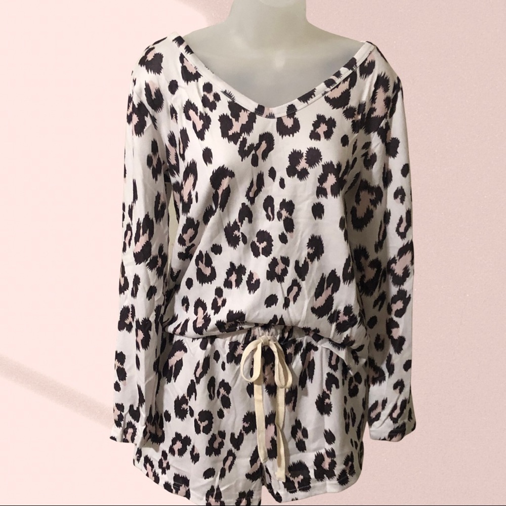 Leopard print loungewear w/ pockets Closet Clean Out Donating next Week - Picture 2 of 7